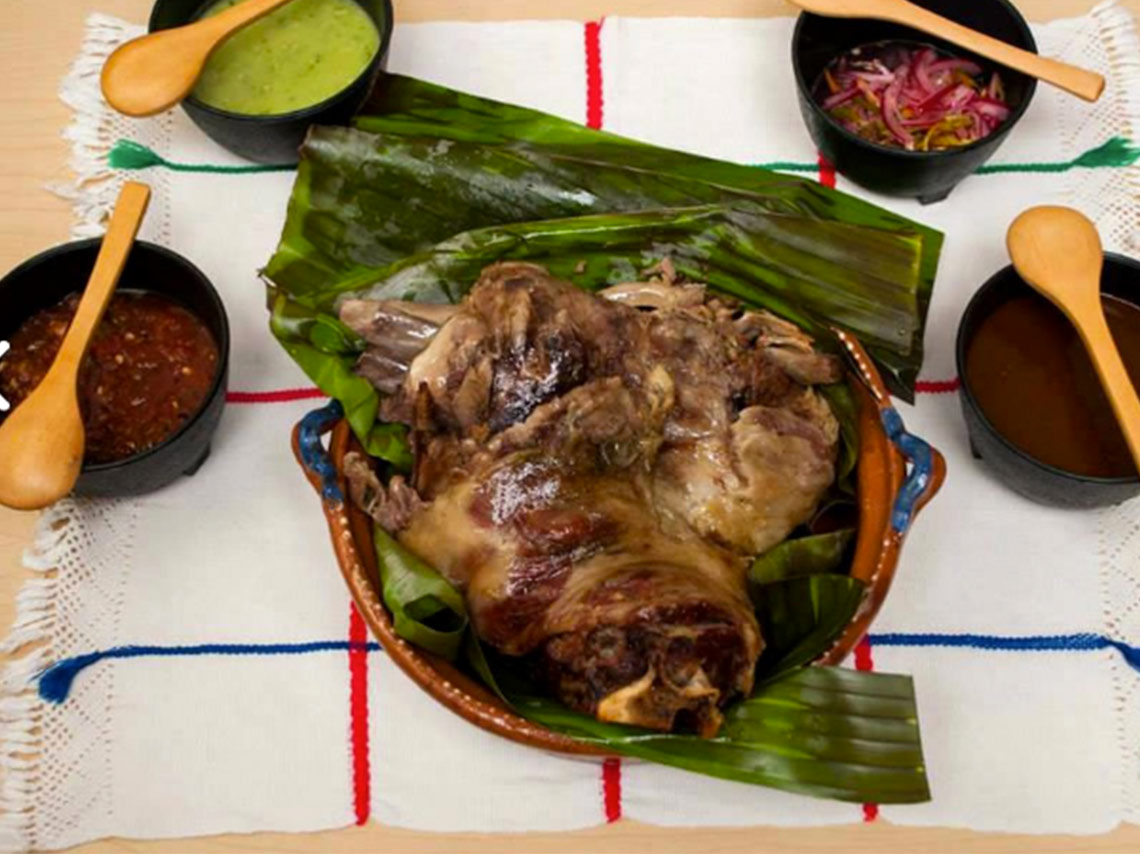 Central de Barbacoa: sabor y tradición con esta barbacoa preparada en hornos de tierra 2