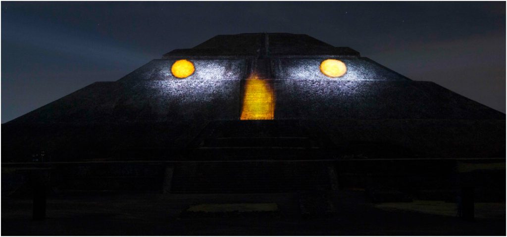 Recorre Teotihuacán en el party bus
