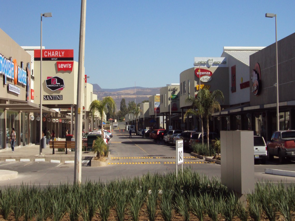 León, Guanajuato. Outlet Mulza.