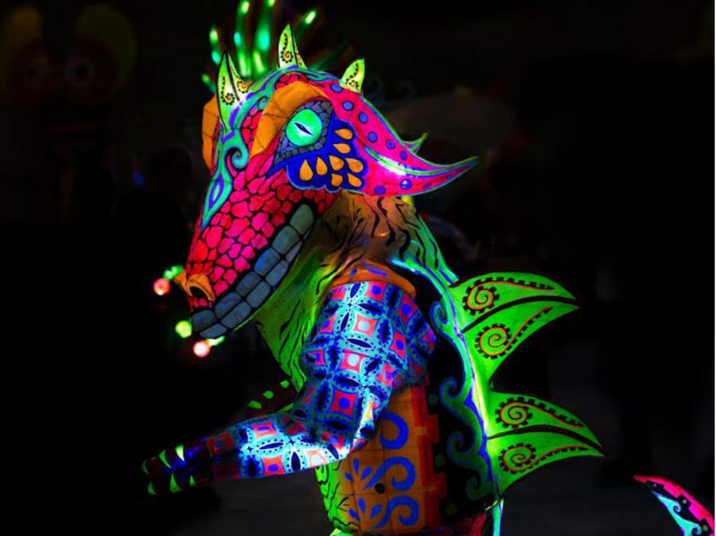 Alebrijes iluminados en el Museo de Arte Popular