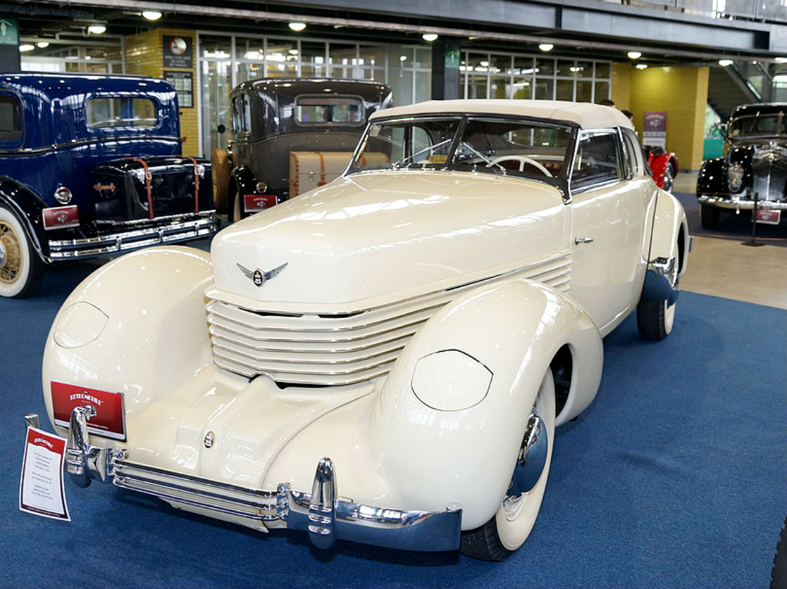Magna exhibición de autos antiguos en México