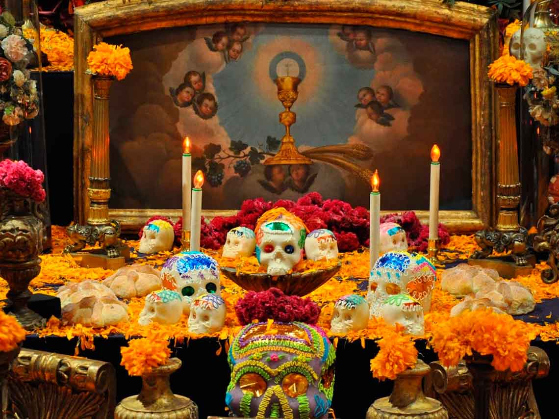 Este festival día de muertos internacional: Xibalba, reúne concierto de artistas internacionales, ofrendas monumentales y globos aerostáticos.