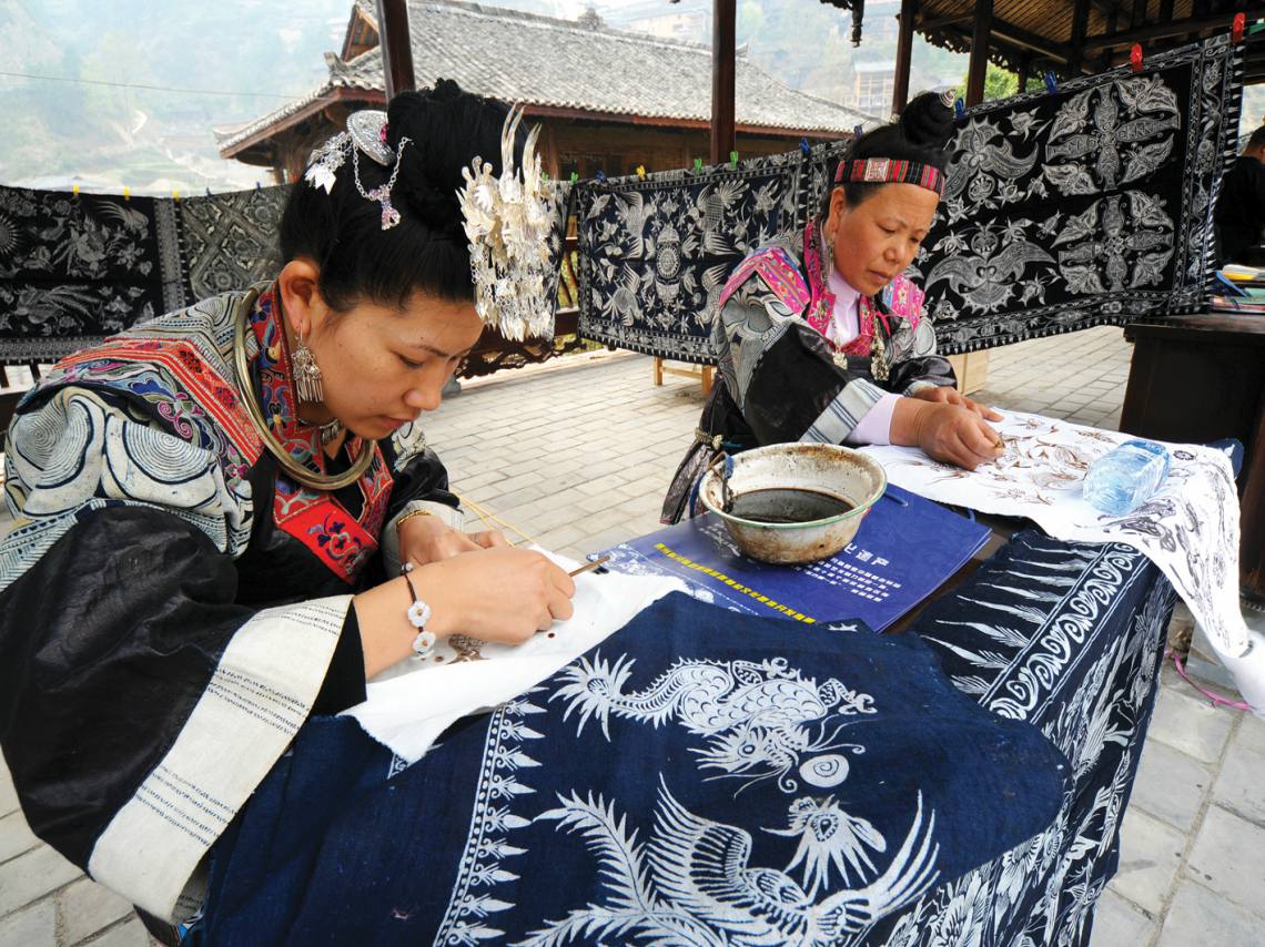 Exponen indumentaria china en el Museo Nacional de las Culturas