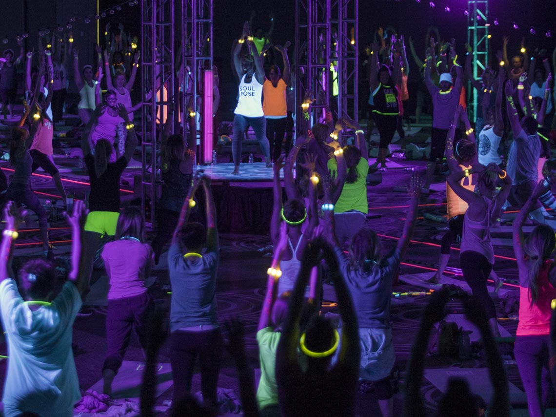 Soul Pose: Luces, música y yoga en la Ciudad de México