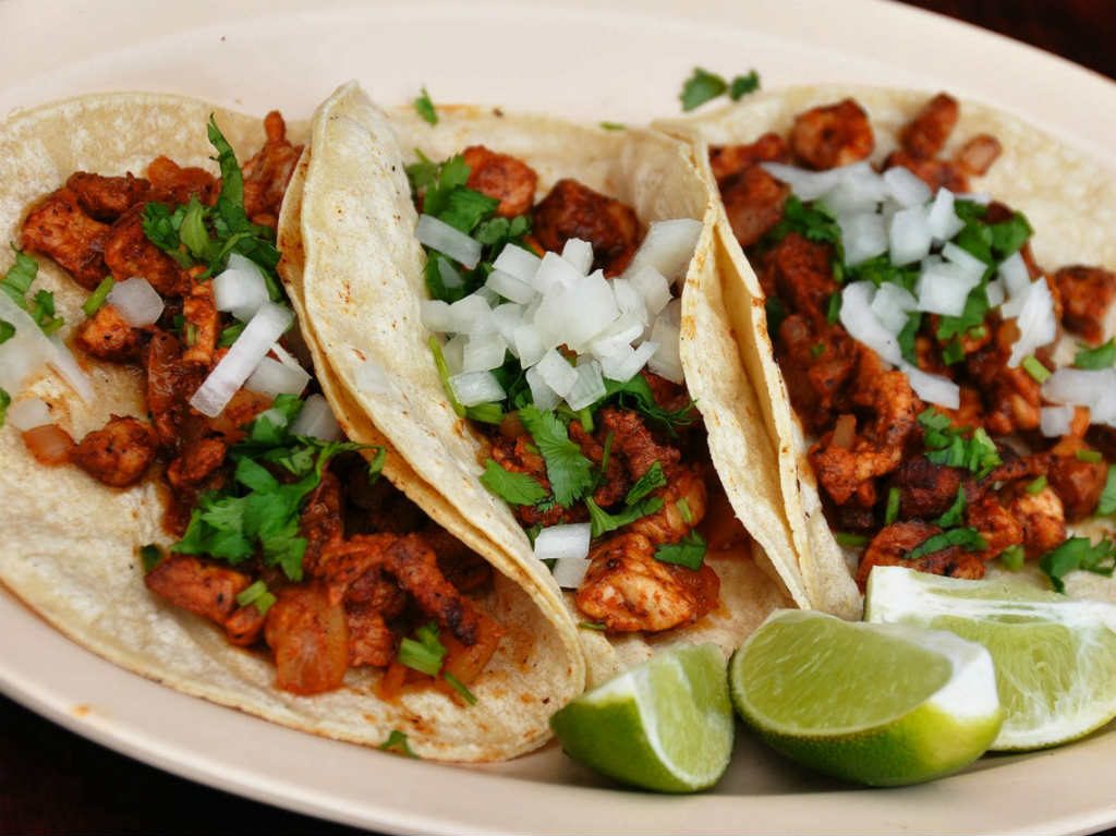 tacos y pulque ilimitado al pastor