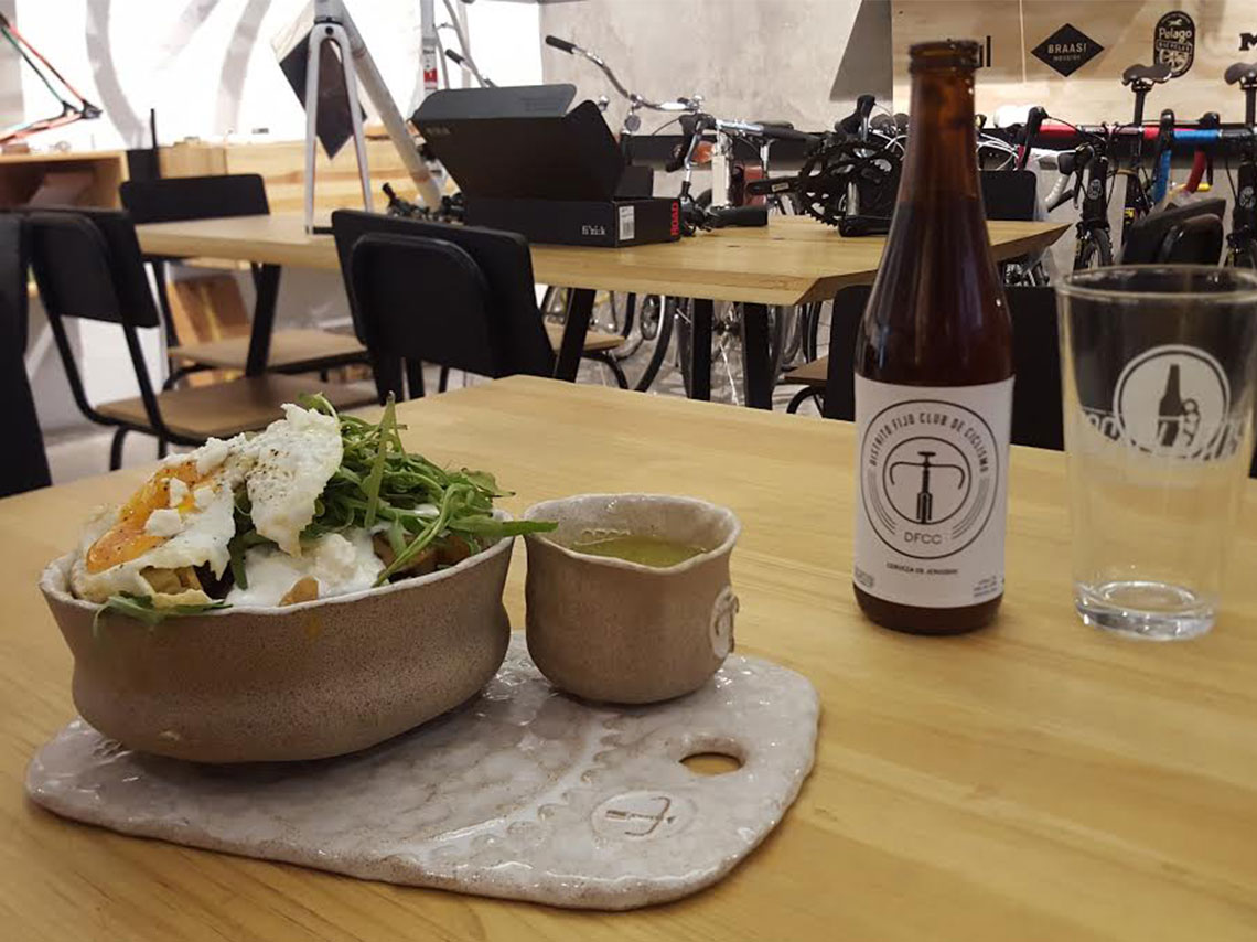 Distrito Fijo: tienda de bicis, cafetería y taller en el mismo lugar