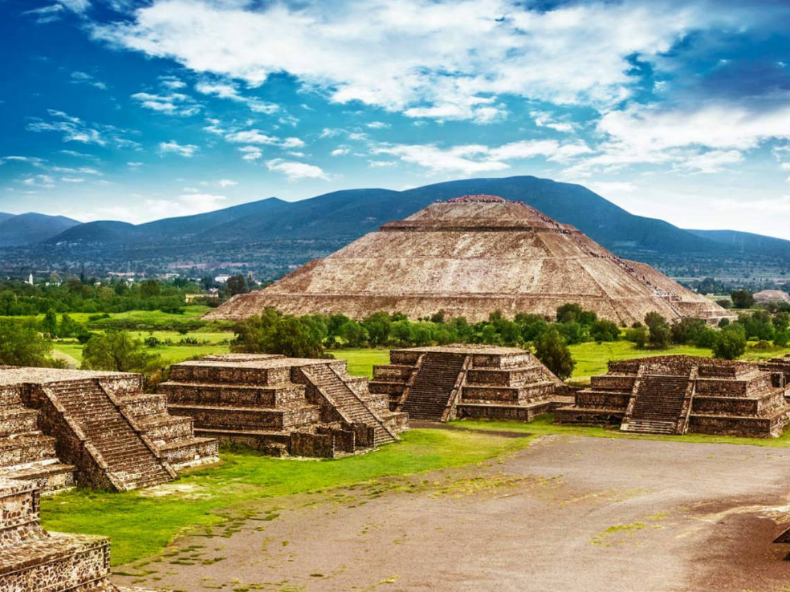 Campamento en Teotihuacán por el Día de muertos
