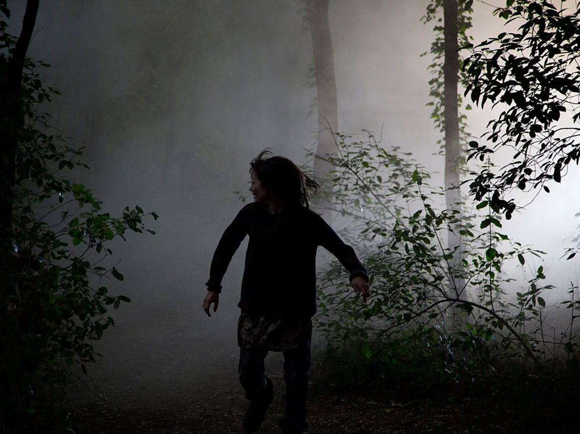 Campamento de terror con cine de horror navideño