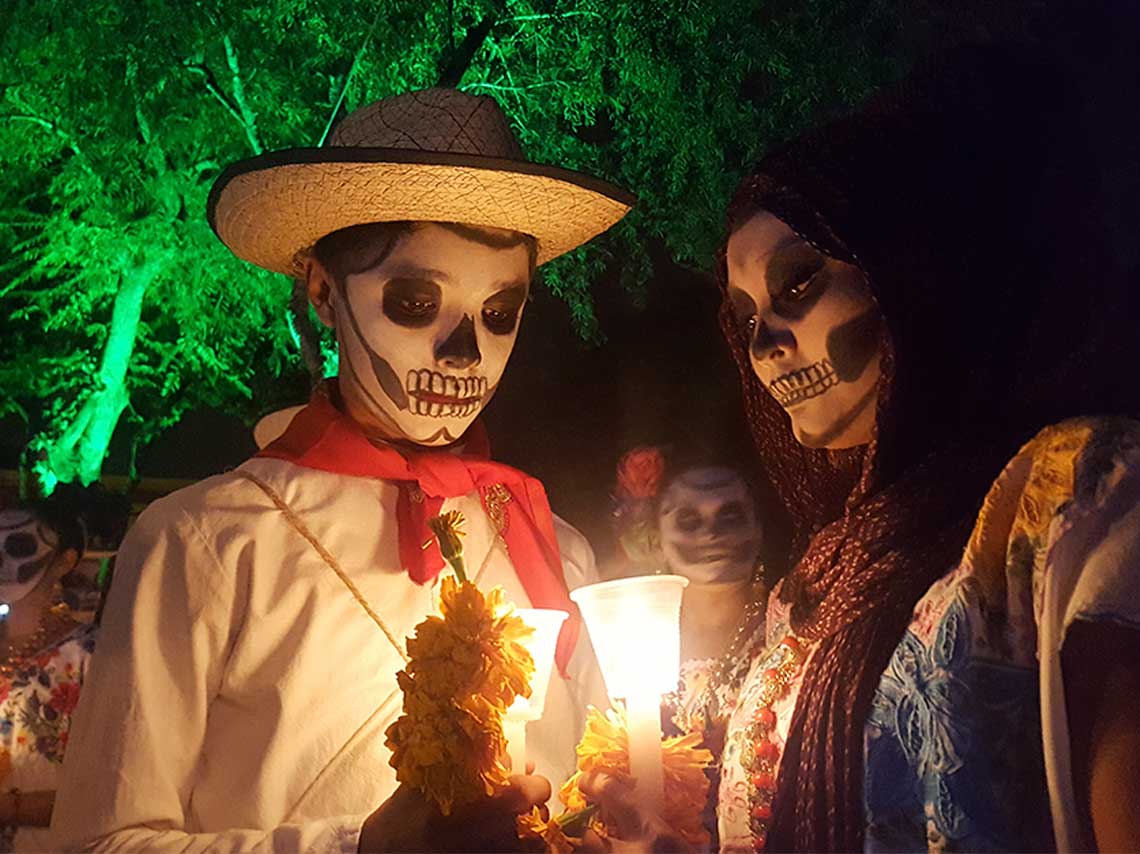 Día de Muertos en Yucatán: camina entre 600 ánimas con traje regional