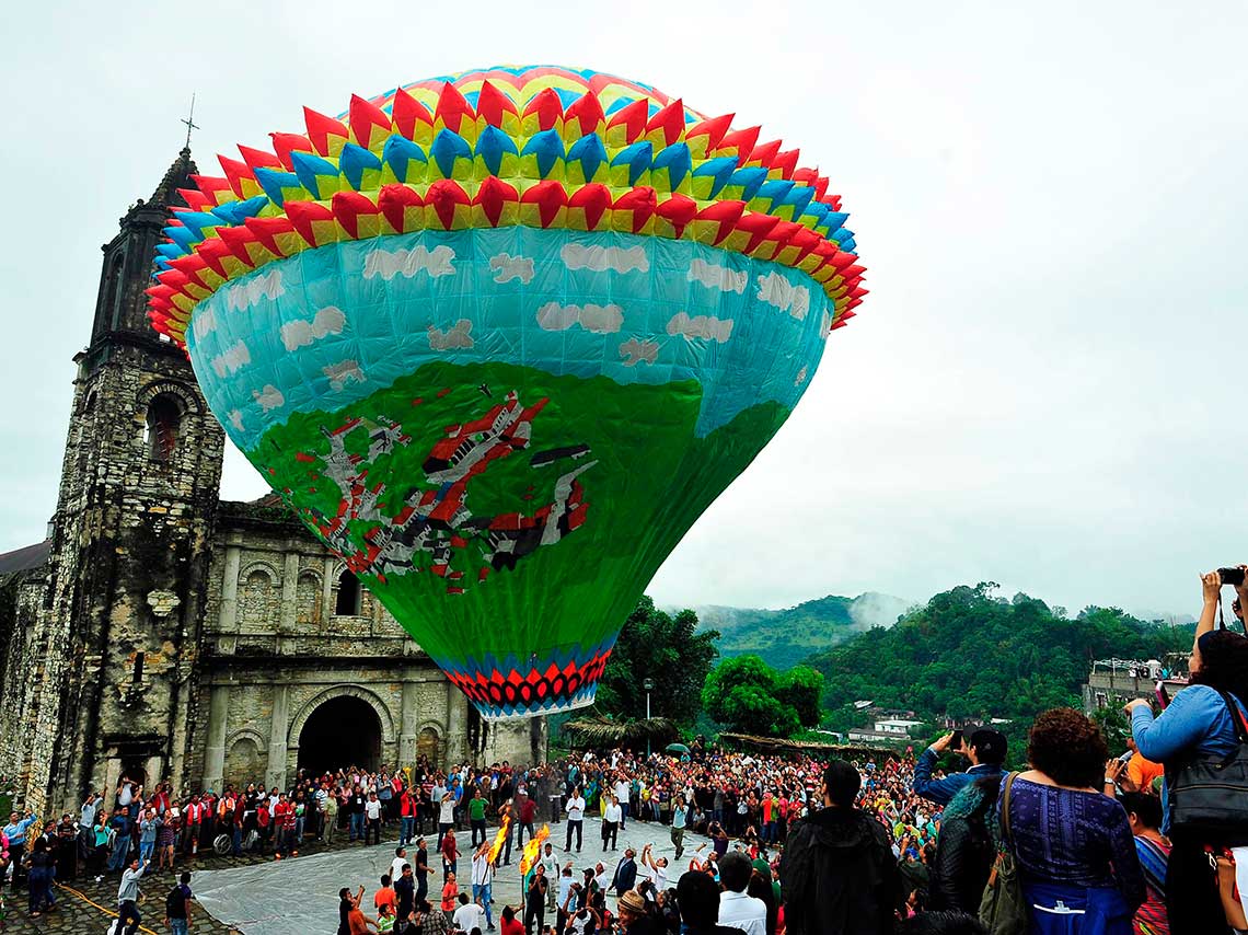 Festival de globos de papel en Veracruz: miden 20 m de altura