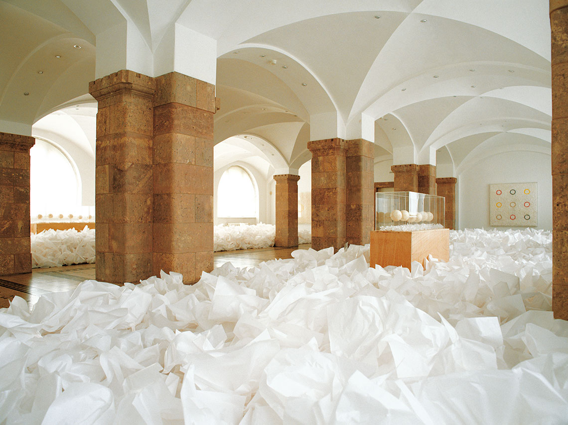 Exposición Fragile Values: obras hechas con papel