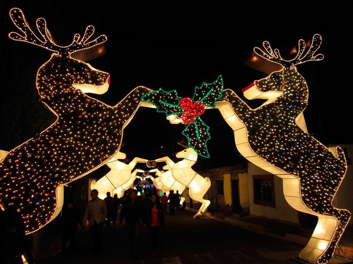 Villa iluminada en Atlixco 2016: mira villancicos con figuras