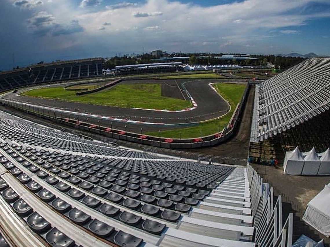 Curso de manejo deportivo en el Autódromo