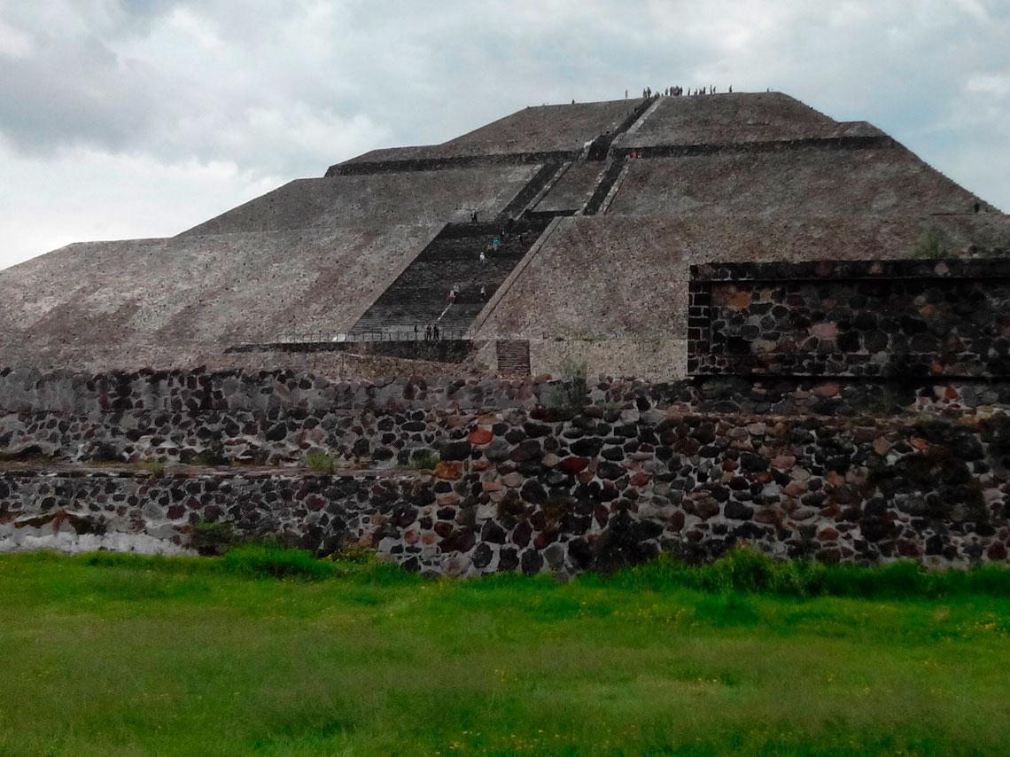 Termina el año cargado de energía cenando en Teotihuacán