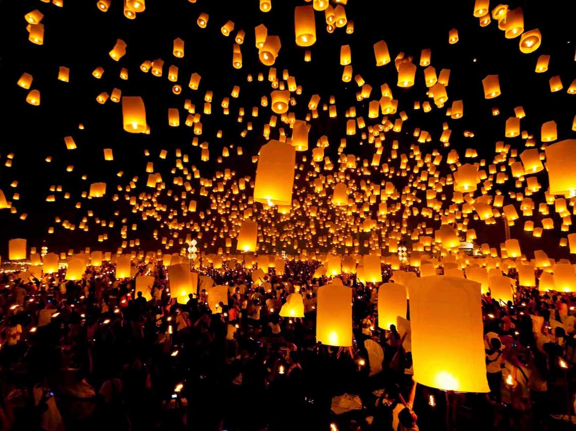 Despide el año con globos de cantoya, con cena baile, temática de casino, quema de muñeco y una cena de fin de años en las Estacas. 