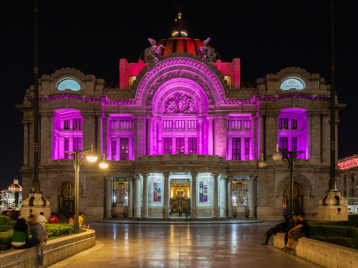 Palacios iluminados en el DF