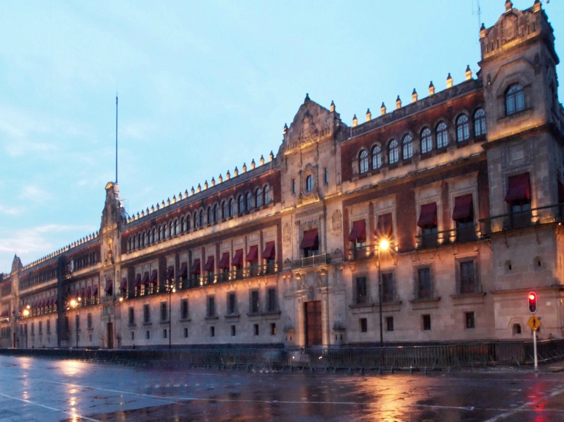 Palacios iluminados en el DF