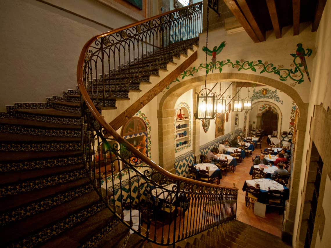 Un restaurante en una casona del siglo XVII, en el centro histórico, conserva recetas tradicionales y una galería. ¡Conoce Café de Tacuba! 