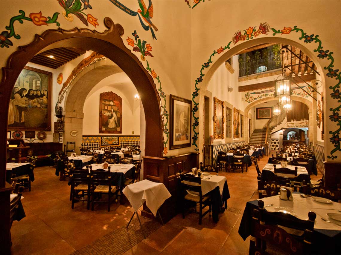 Un restaurante en una casona del siglo XVII, en el centro histórico, conserva recetas tradicionales y una galería. ¡Conoce Café de Tacuba! 