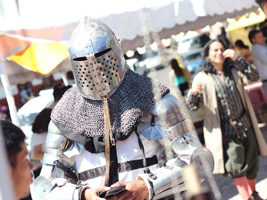 Llénate de harina, disfrázate como loco, retrocede a la época medieval, y festeja al pez más grande del mundo en estos festivales raros en México.