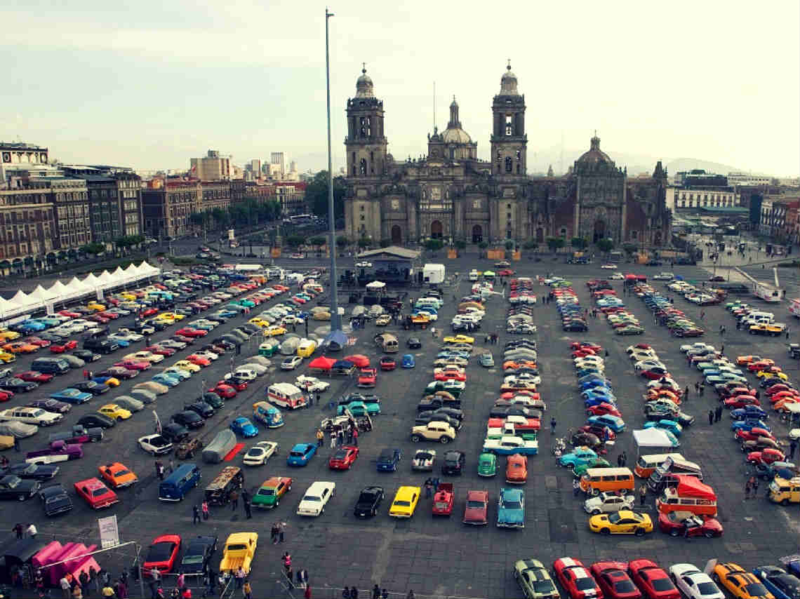 Festival de autos en el Zócalo