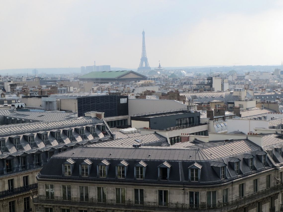 gastar menos en francia – terraza galeries lafayette DI