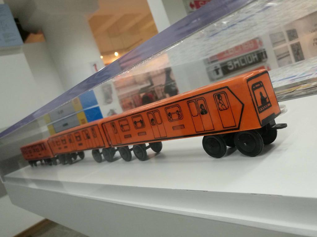 Museo del Metro, la historia detrás de la limusina naranja