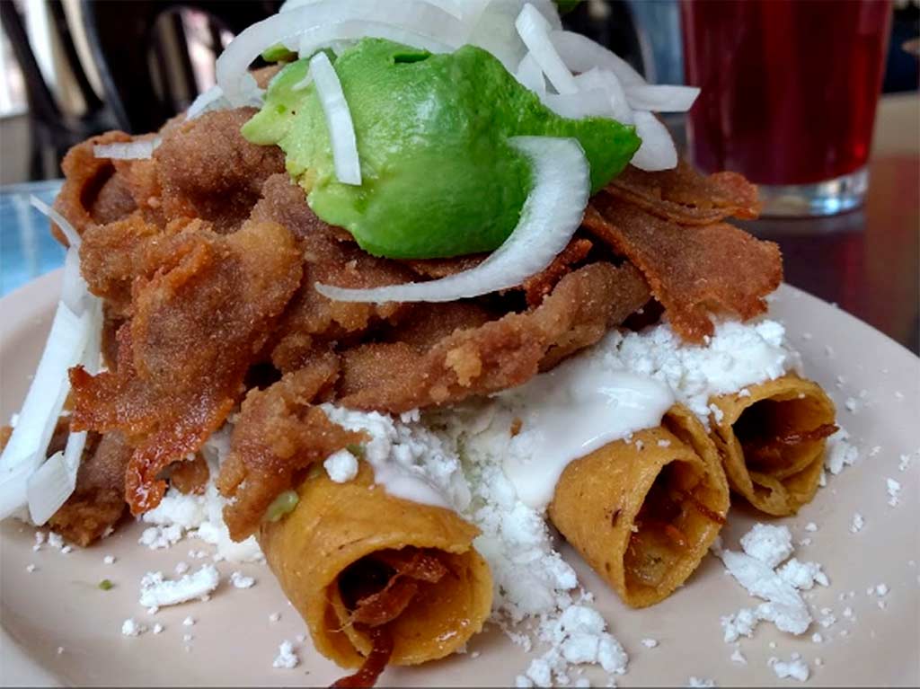 aerotortas-flautas-de-18-cm-con-capa-de-milanesa-costillas-o-pierna-encima-mas-quesillo-derretido