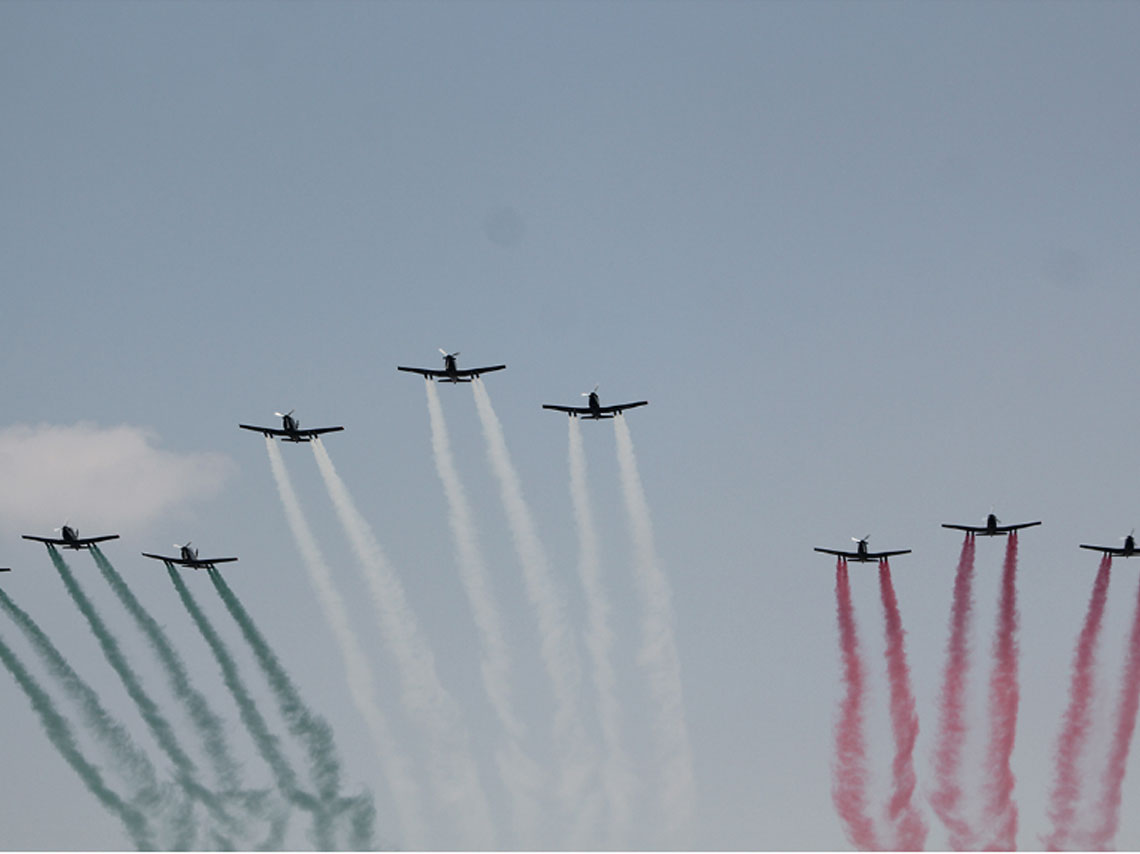 Espectáculo de aviones de la Fuerza Aérea con Feria Aeroespacial 0