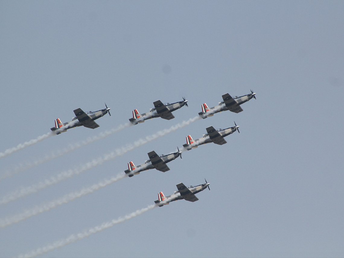 Espectáculo de aviones de la Fuerza Aérea con Feria Aeroespacial