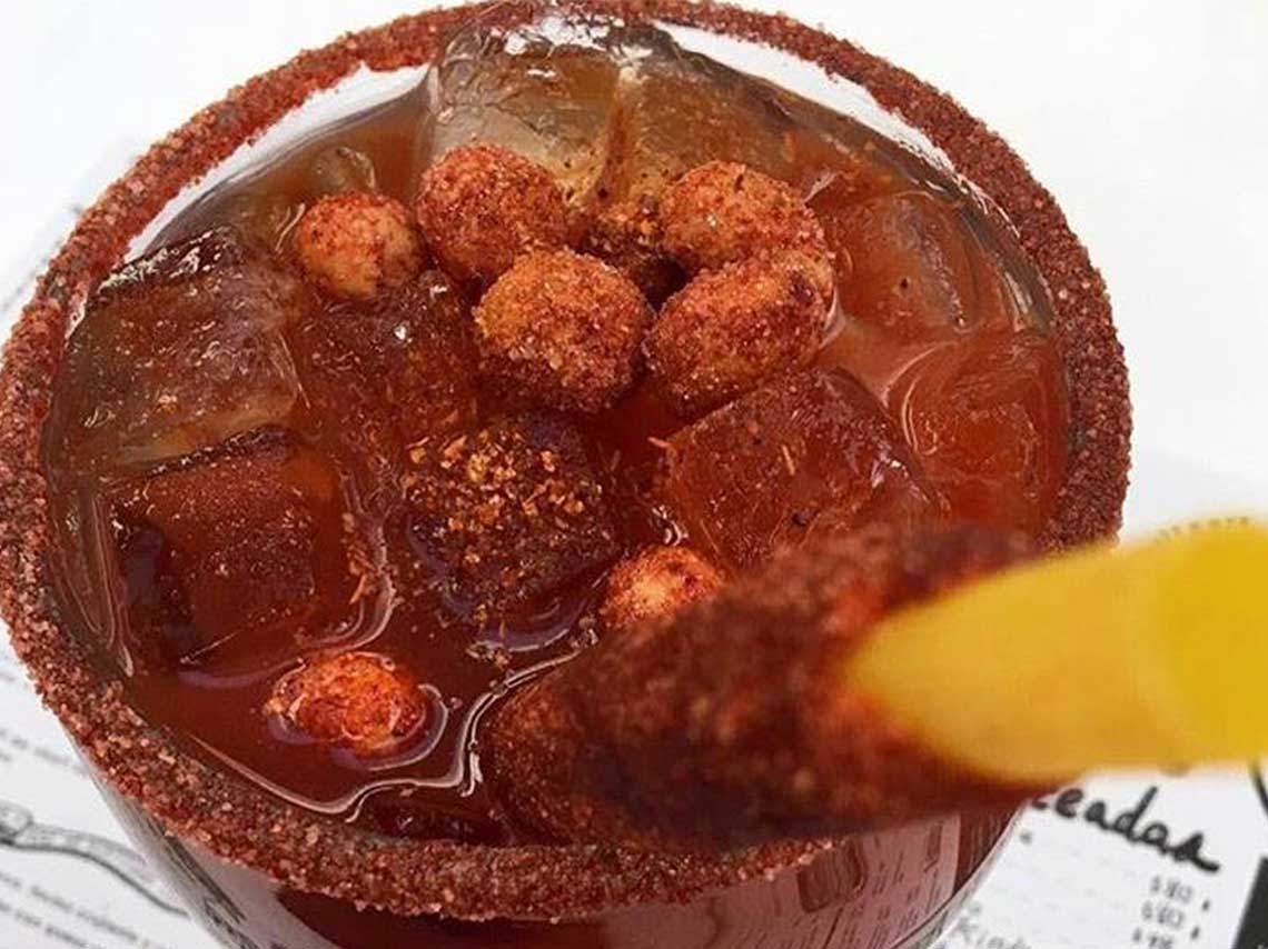 Lugares con bebidas refrescantes: mimosa con paleta, clamato con cacahuates y más 1