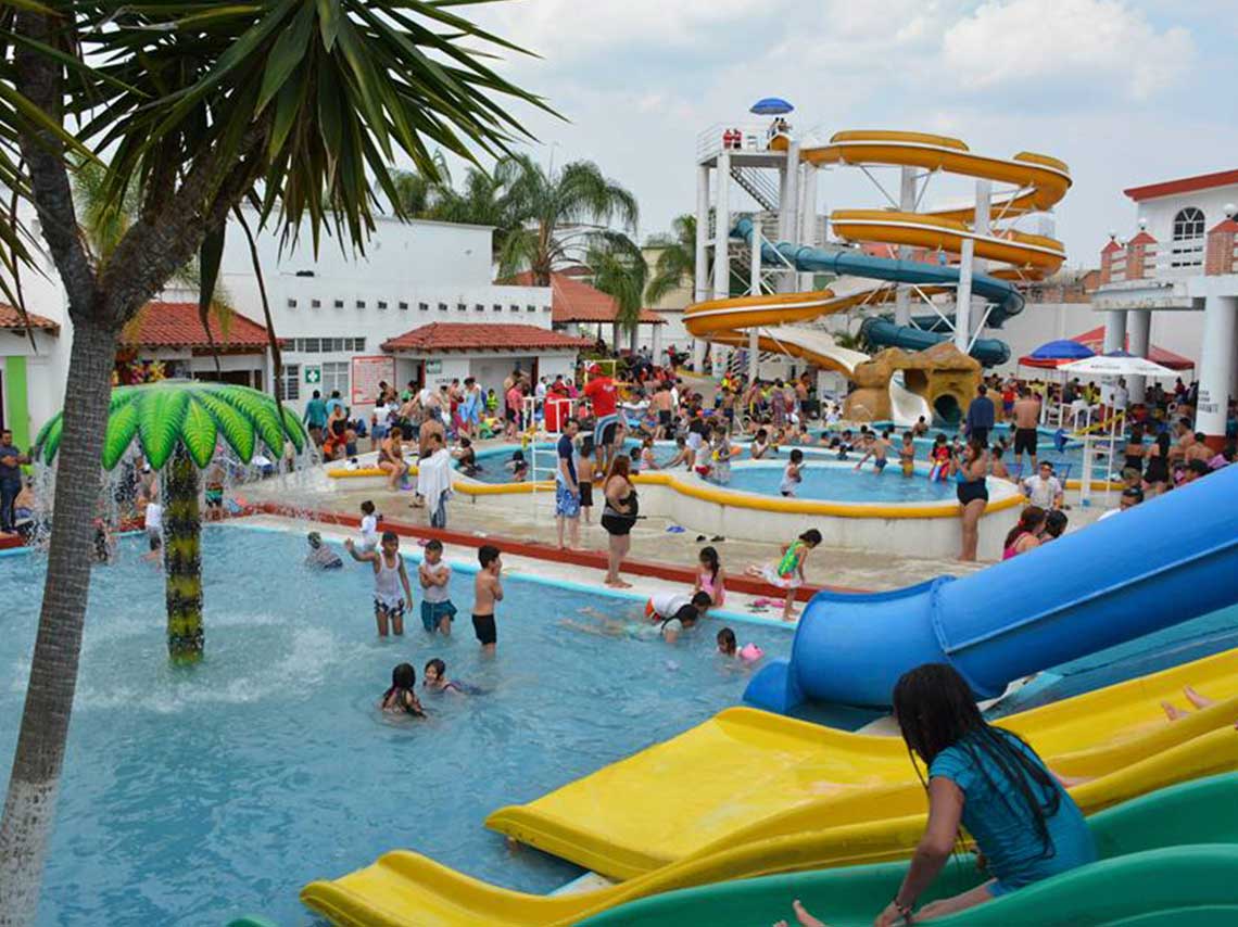 Balneario Municipal El Bañito: aguas termales nocturnas en Ixtapan