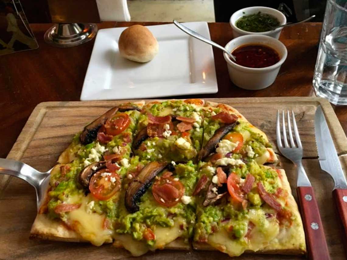 Lugares con pizza de aguacate y guacamole en CDMX 3