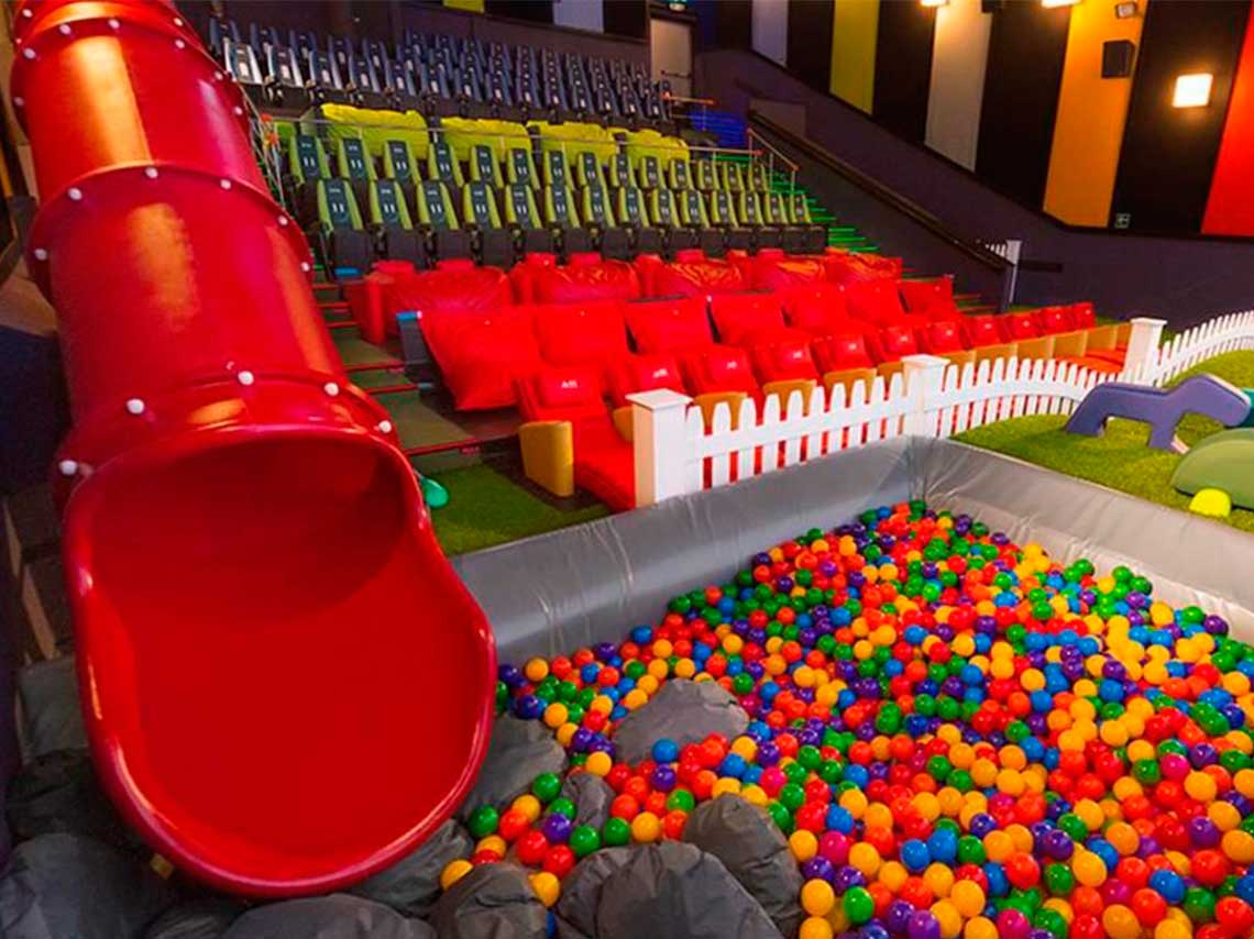 Salas de cine para niños en CDMX ¡Con albercas de pelotas!