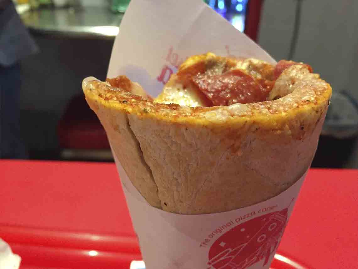 Sky Rocket Pizza: servida en cono, ¡traída desde el Espacio!