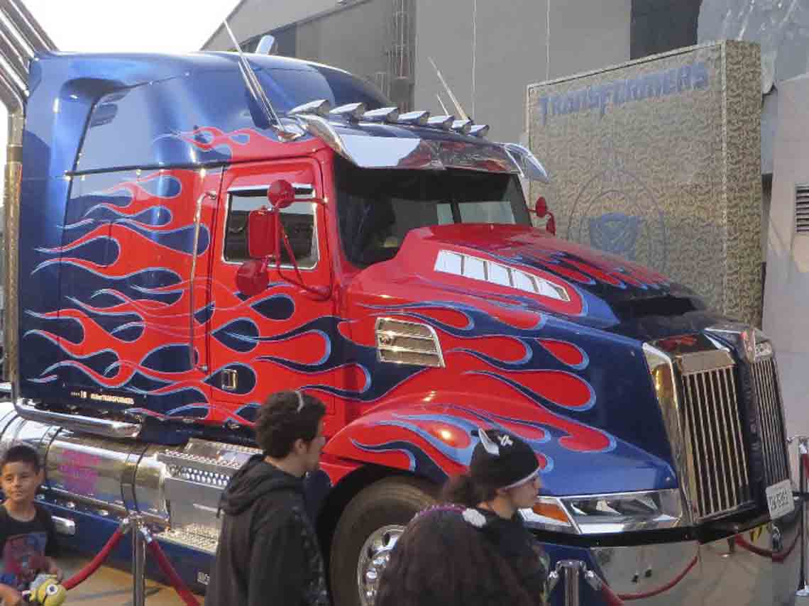 Sácate una Foto con Los Transformers en el Día del Niño 0