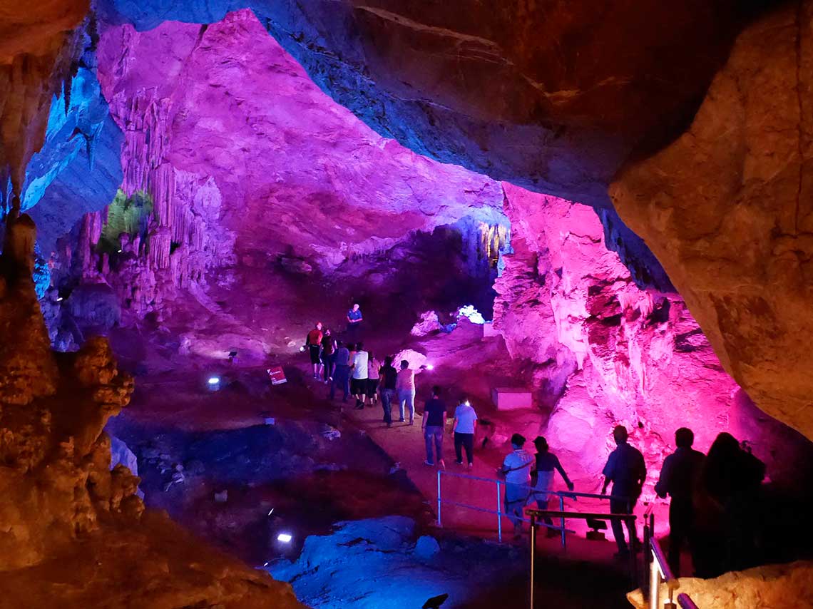 Descubre el encanto de Tonatico y de las Grutas de la Estrella