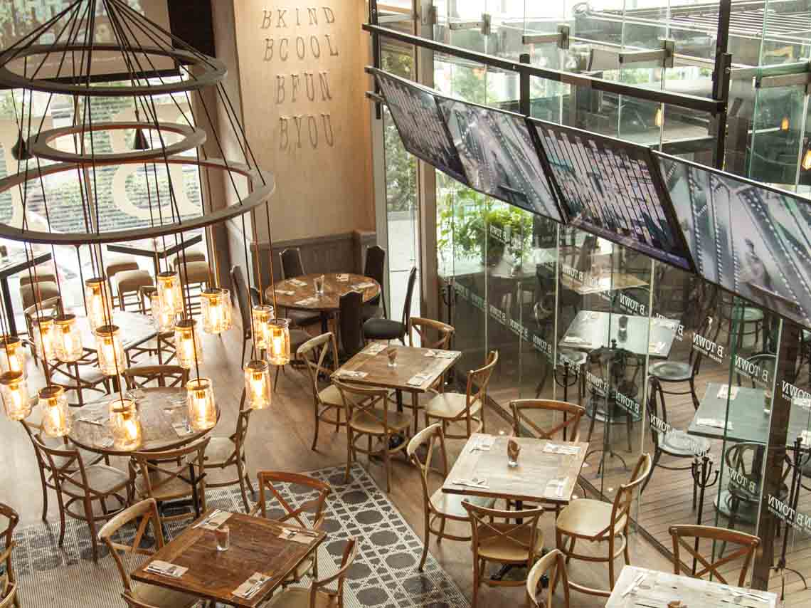 Image: https://www.dondeir.com/wp-content/uploads/2017/05/b-town-burger-boutique-plaza-escape-santa-fe-07.jpg
