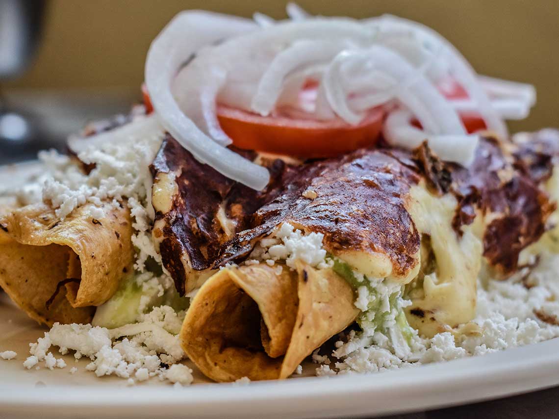 Top de comida callejera: Tacos de hamburguesa y tortas de chile relleno 7