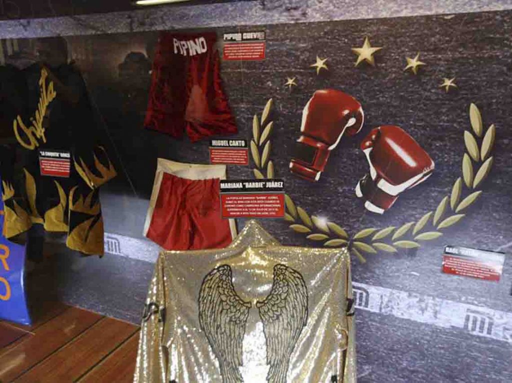 Exposición de boxeo en el Metro