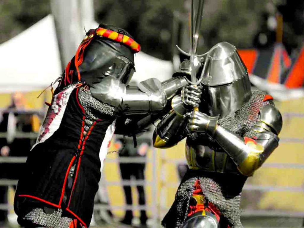 Gran convivencia medieval mágica de caballeros y duendes en el Centro