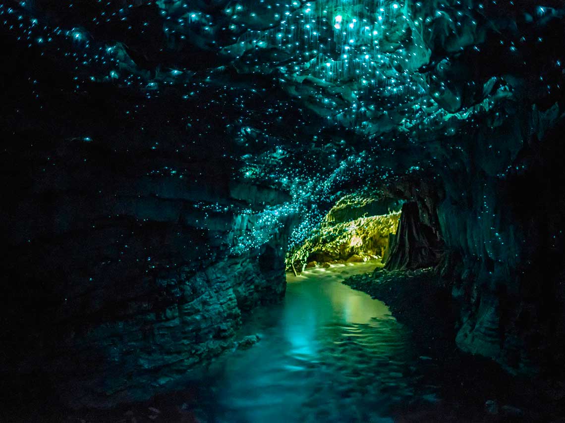 Fenómenos naturales nocturnos en el mundo ¡cuevas y playas que brillan!
