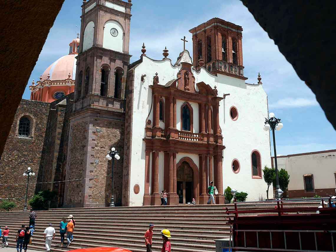 Amealco, cuna del pulque, muñecas y colmillos de Mamut