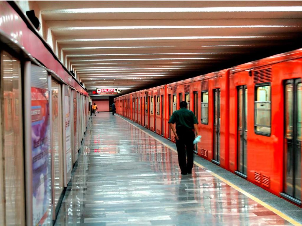Noche de relatos en el Metro La Raza: terror por $5 pesos