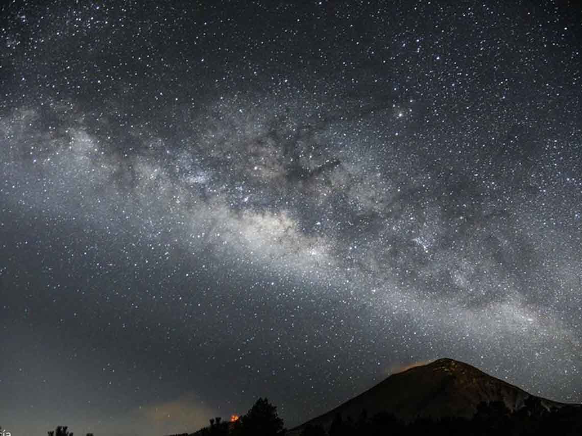 Vía Láctea desde el Popocatépetl con campamento 1