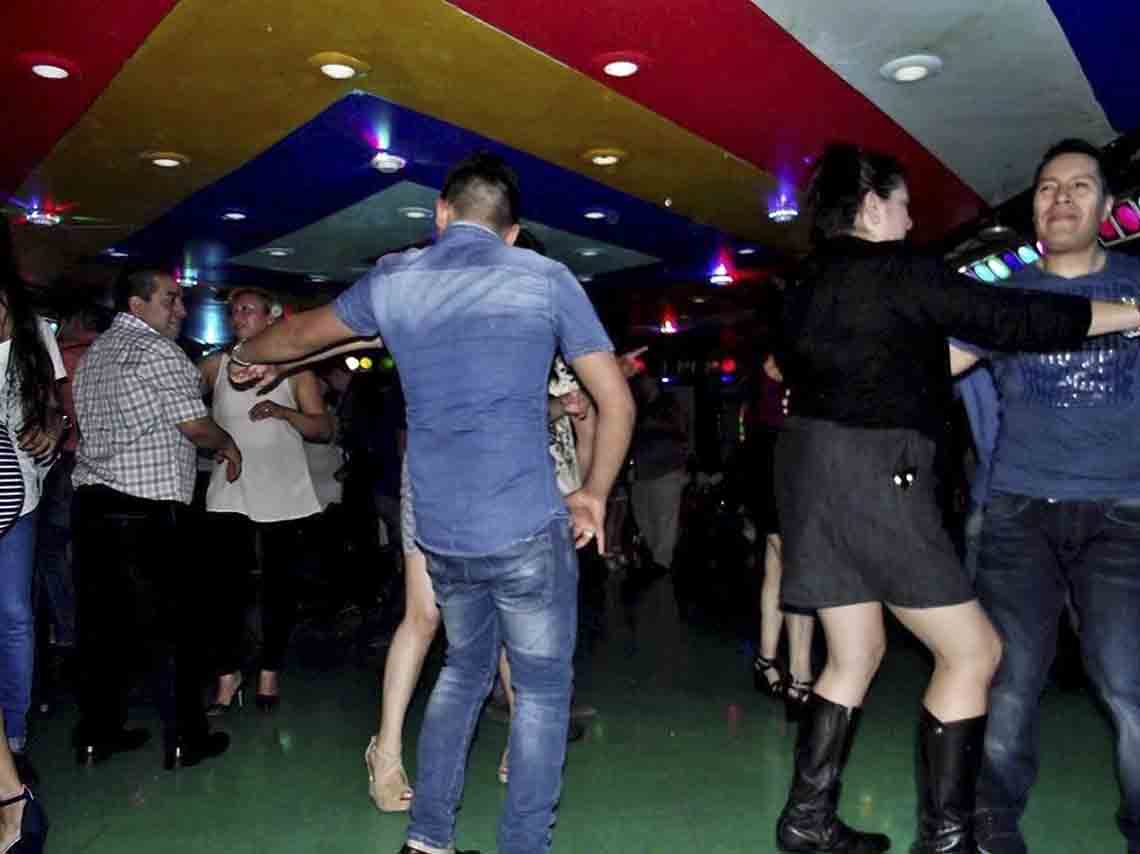 Salones de baile en CDMX con salsa danzon y swing 03