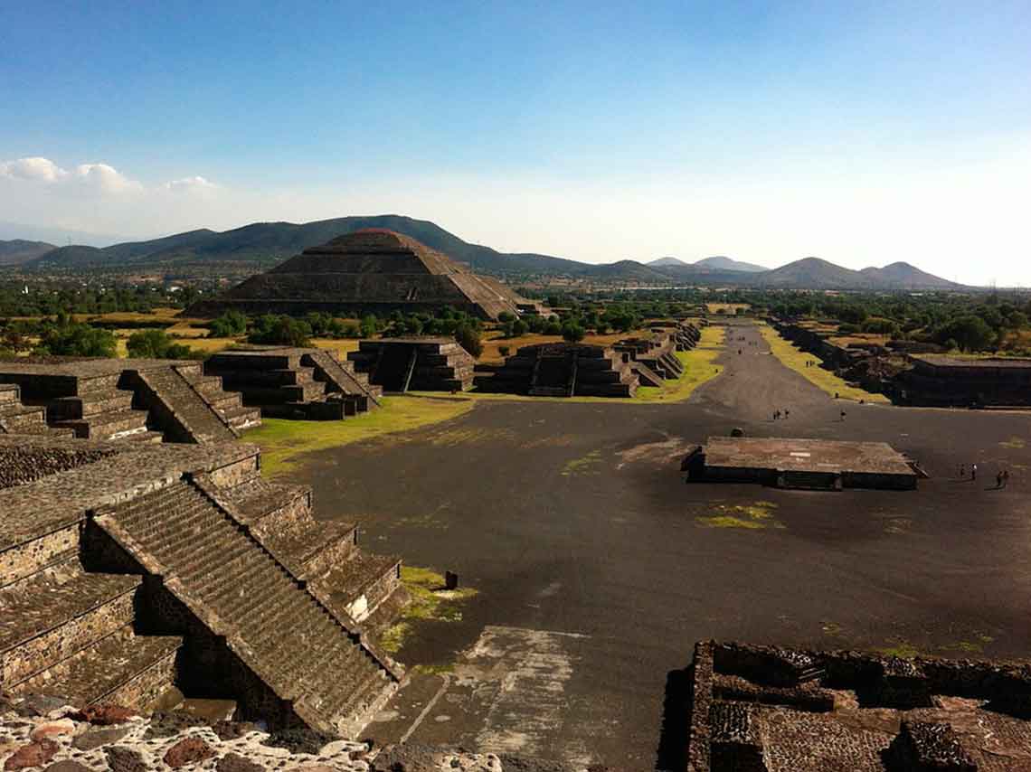 Campamento en Teotihuacán con lluvia de estrellas