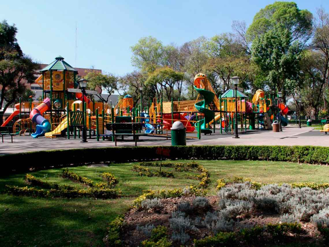 Los parques infantiles, una buena opción para la diversión del bebé.