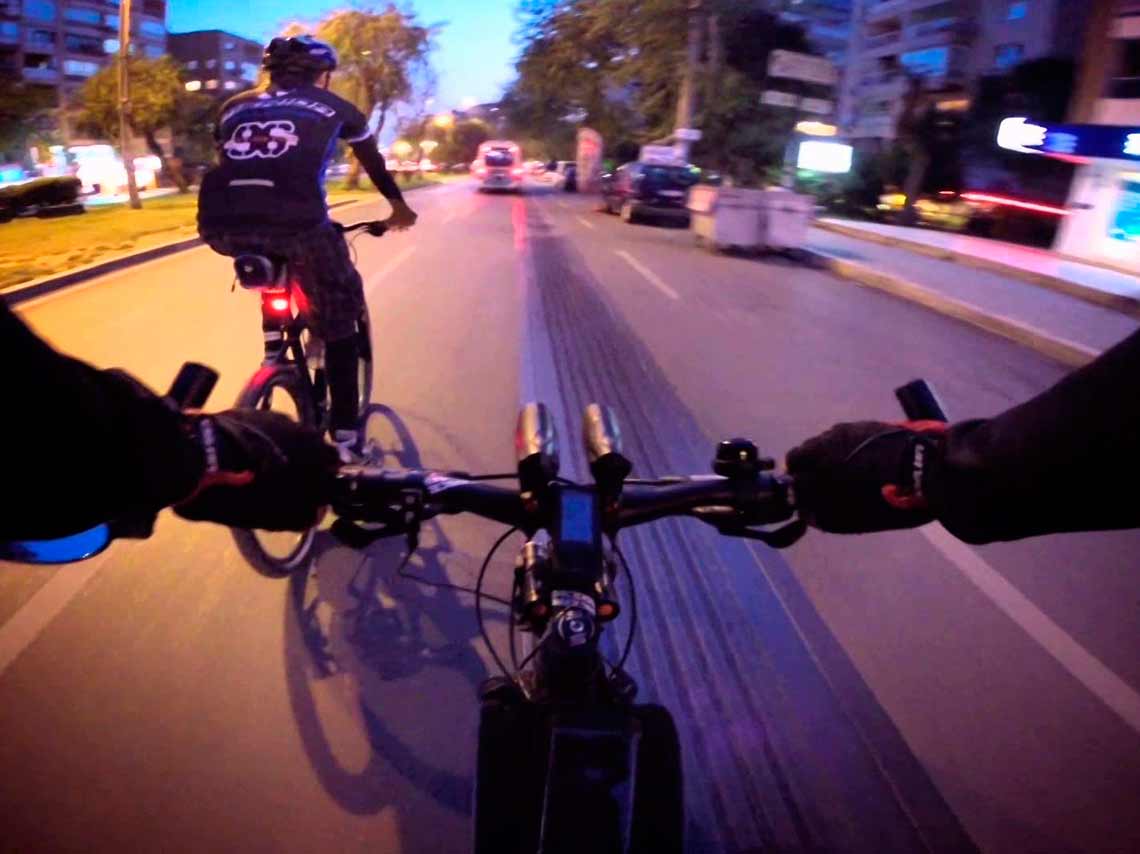 Rodada nocturna por Chapultepec con tour de leyendas 0