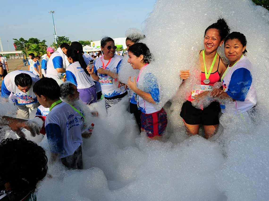 Carrera de espuma Aqua Splash ¡con DJ y food trucks! 0